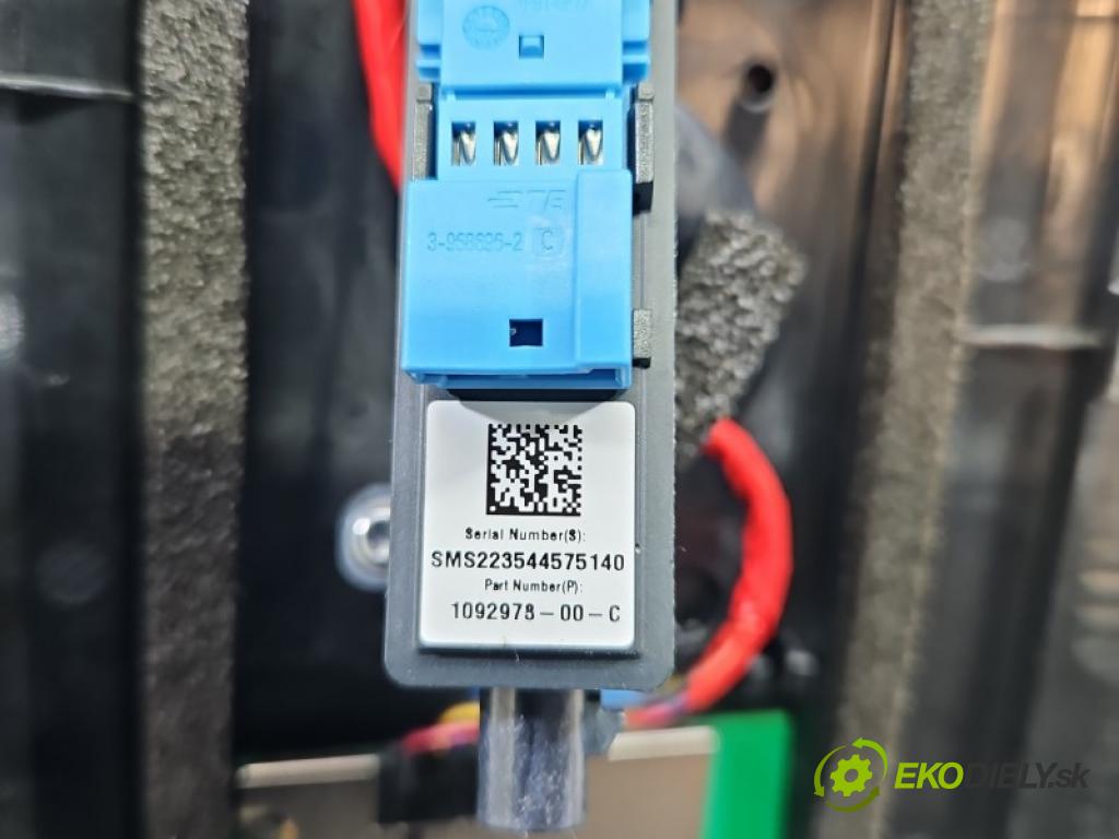 Tesla Model Y 0.0 automatic 378 kW  5- lišta karosérie: 1494240-00-A