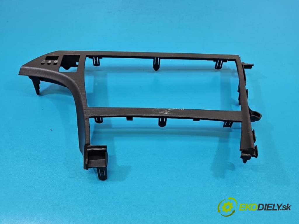Toyota Prius III XW30 2009-2015 1.8 16V 99 HP automatic 73 kW 1798 cm3 5- Rám: rádio: 55474-47070