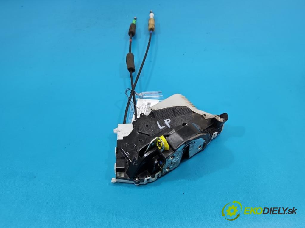 Toyota Prius III XW30 2009-2015 1.8 16V 99 hp automatic 73 kW 1798 cm3 5- zámek přední levý