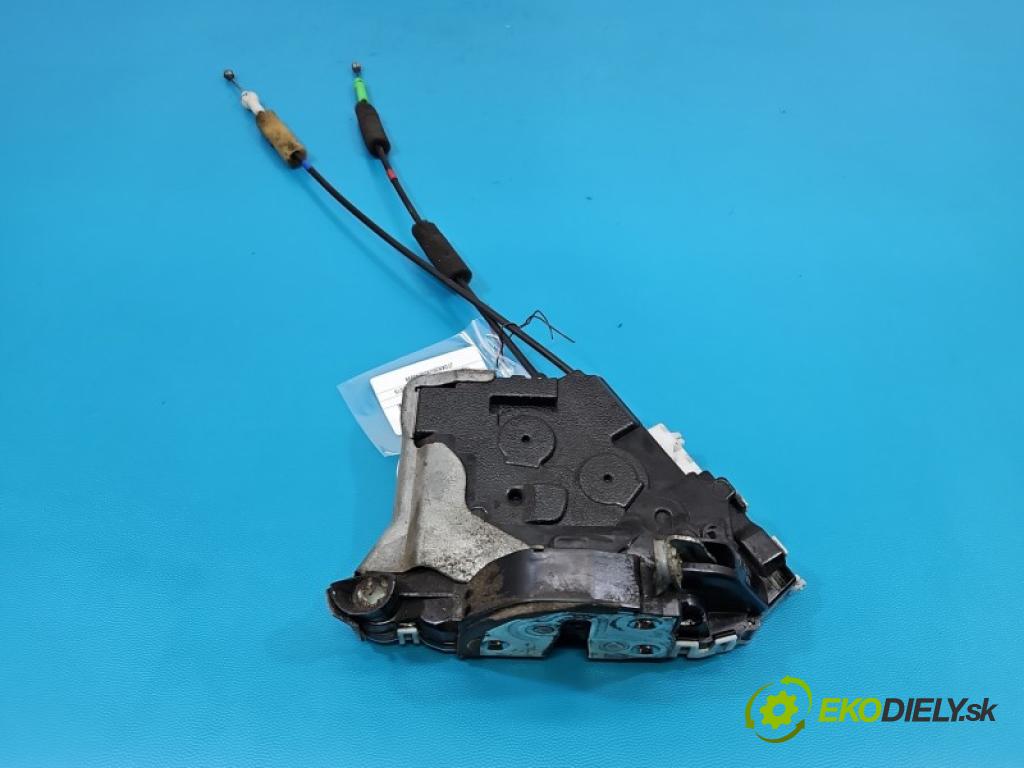 Toyota Prius III XW30 2009-2015 1.8 16V 99 hp automatic 73 kW 1798 cm3 5- zámek přední pravý