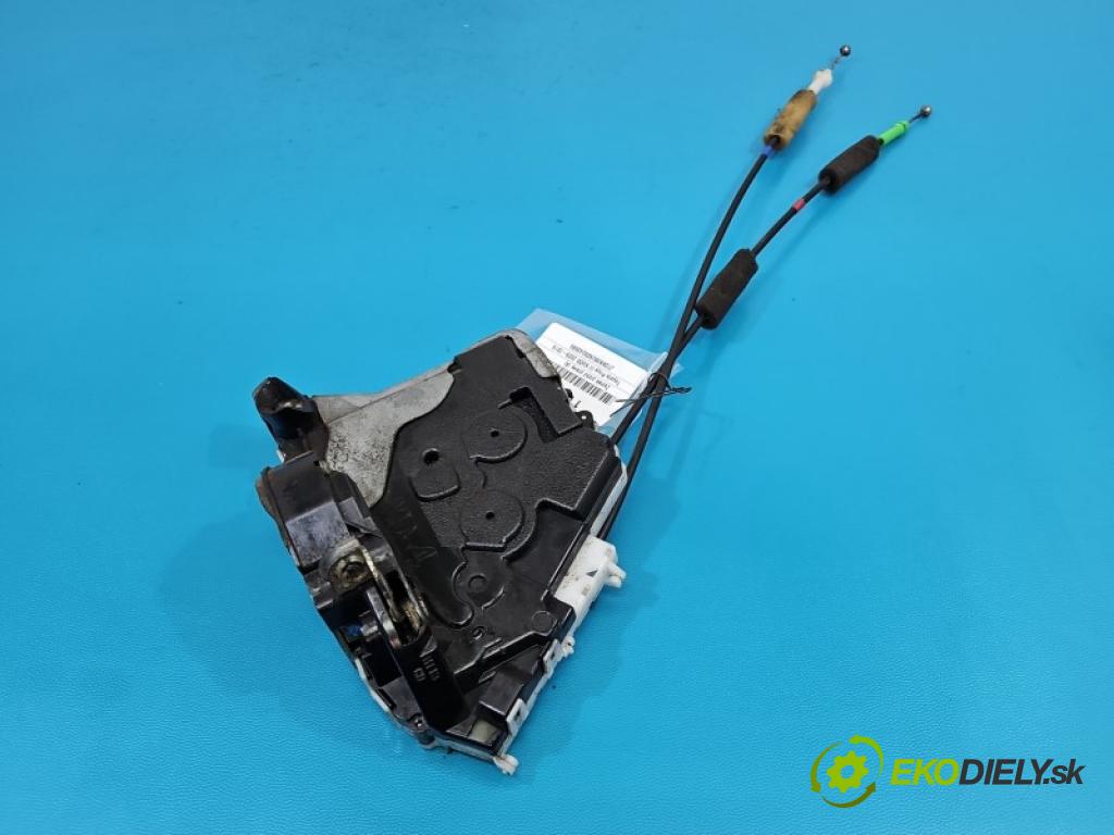 Toyota Prius III XW30 2009-2015 1.8 16V 99 HP automatic 73 kW 1798 cm3 5- zámok predné pravý 
