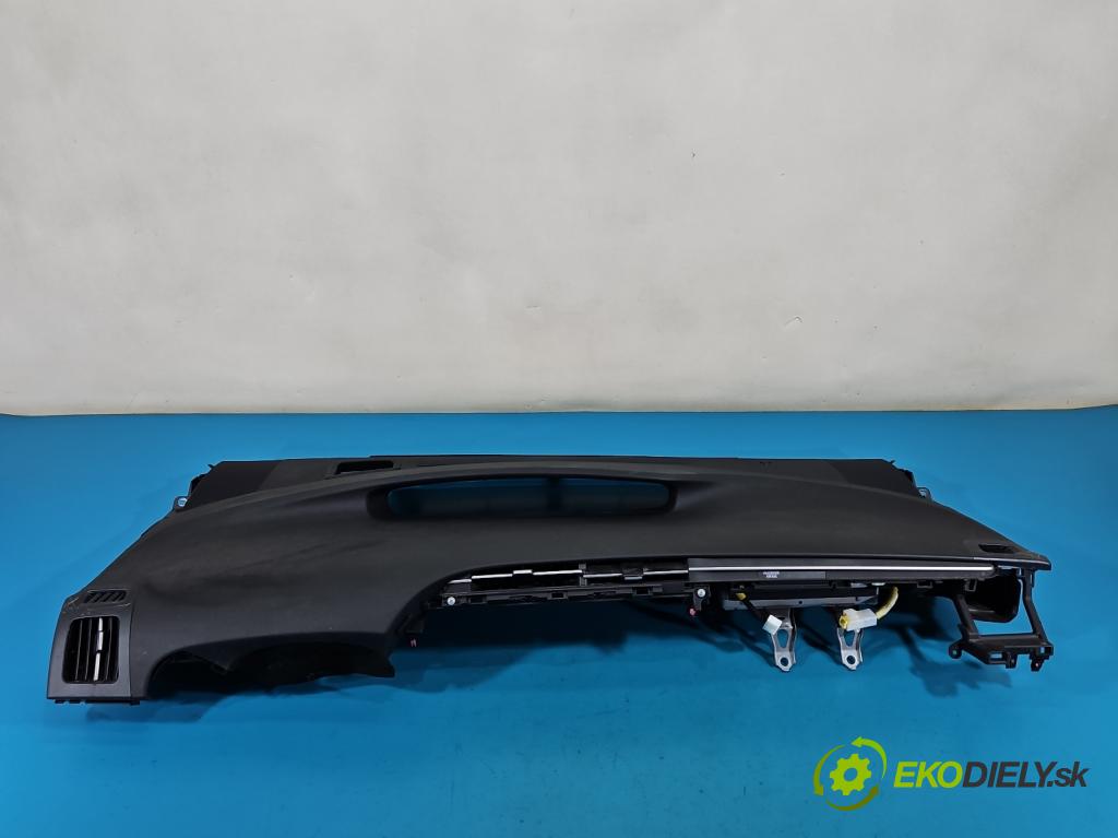 Toyota Prius III XW30 2009-2015 1.8 16V 99 HP automatic 73 kW 1798 cm3 5- kokpit,pristrojová doska rozdeľovacia 
