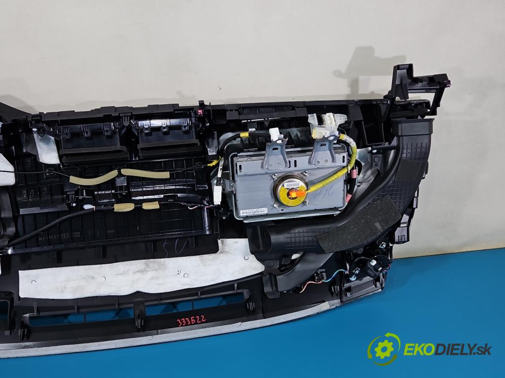 Toyota Prius III XW30 2009-2015 1.8 16V 99 HP automatic 73 kW 1798 cm3 5- kokpit,pristrojová doska rozdeľovacia