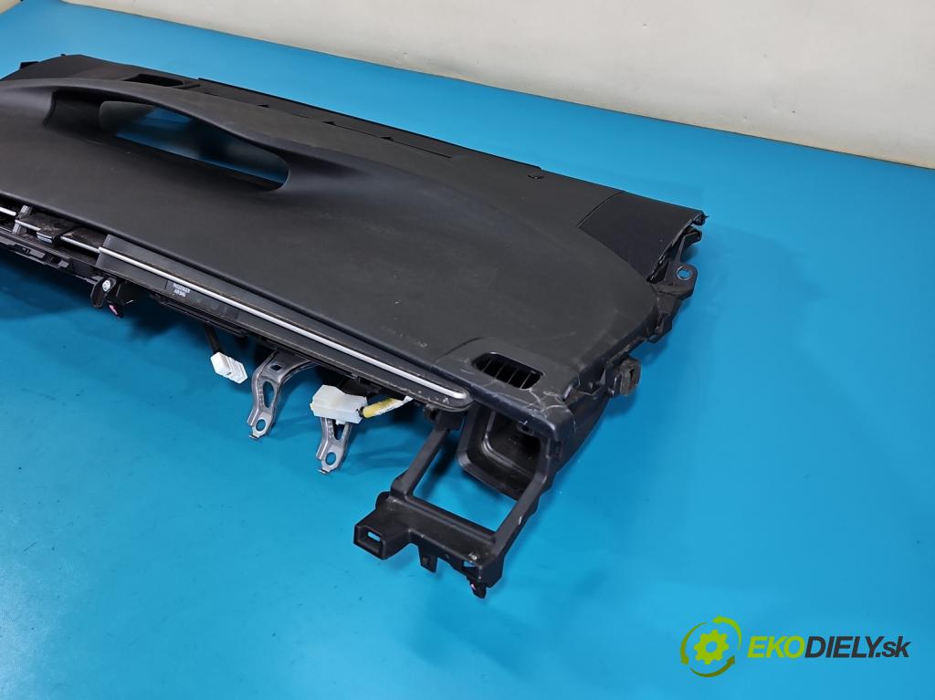 Toyota Prius III XW30 2009-2015 1.8 16V 99 HP automatic 73 kW 1798 cm3 5- kokpit,pristrojová doska rozdeľovacia
