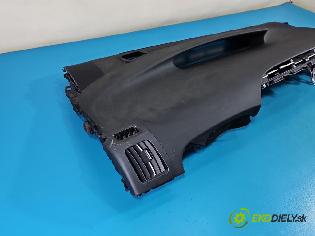 Toyota Prius III XW30 2009-2015 1.8 16V 99 HP automatic 73 kW 1798 cm3 5- kokpit,pristrojová doska rozdeľovacia