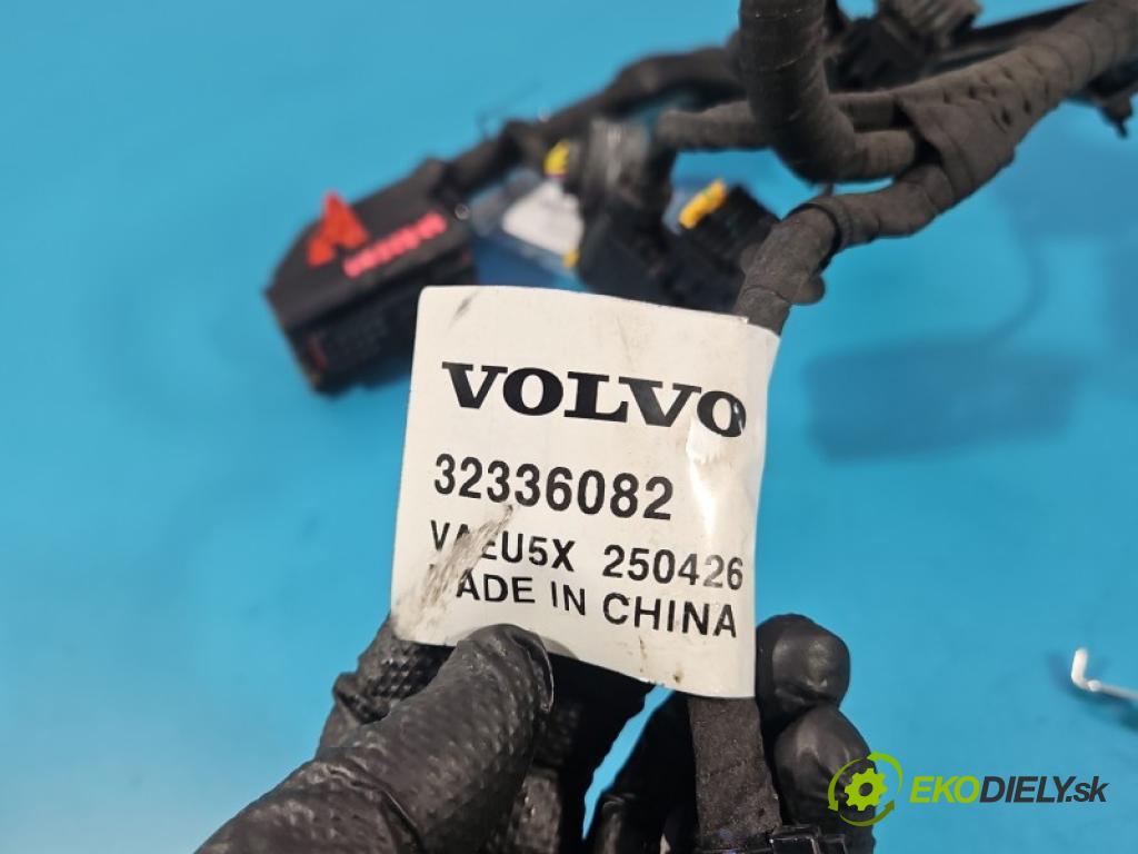 Volvo XC40 2017- 2.0 T B3 163 hp automatic 120 kW 1969 cm3 5- Balíček: 32336082