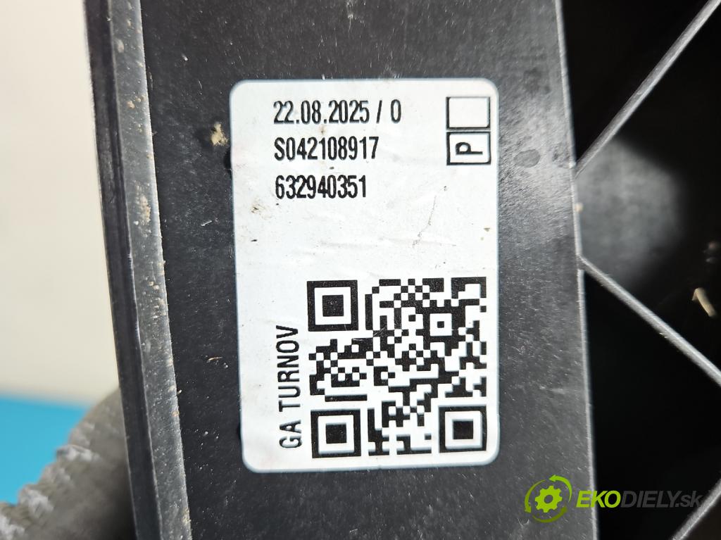 Volvo XC40 2017- 2.0 T B3 163 HP automatic 120 kW 1969 cm3 5- kryt plast 32353159