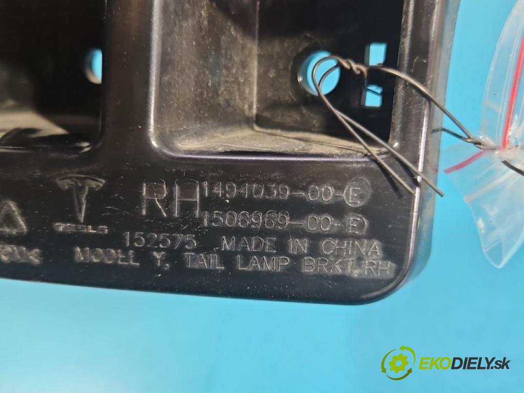 Tesla Model Y 0.0 automatic 378 kW 5- Boty: nárazníku zadní pravý 1494039-00-E