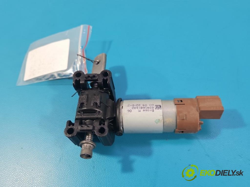 Tesla Model Y 0.0 automatic 378 kW 5- motorek G34168-102