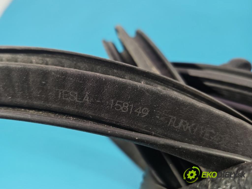 Tesla Model Y 0.0 automatic 378 kW  5- Těsnění: dvere zadné ľavé 158149 (Karoséria ostatné)