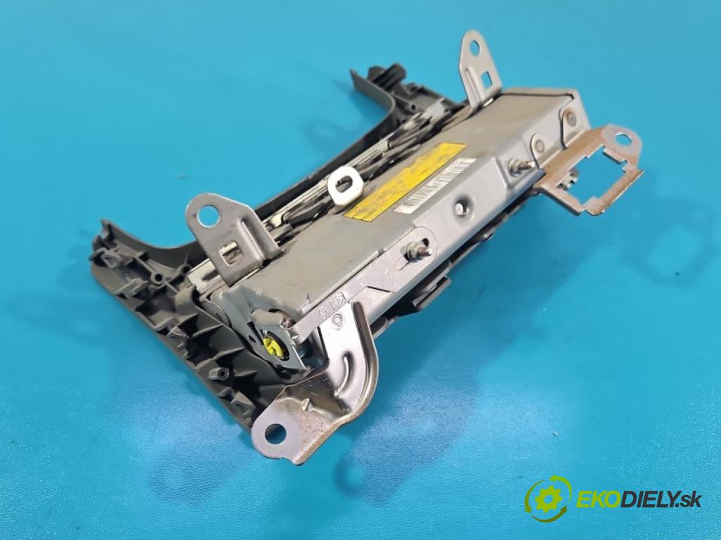Toyota Prius III XW30 2009-2015 1.8 16V 99 HP automatic 73 kW 1798 cm3 5- airbag vzduch: