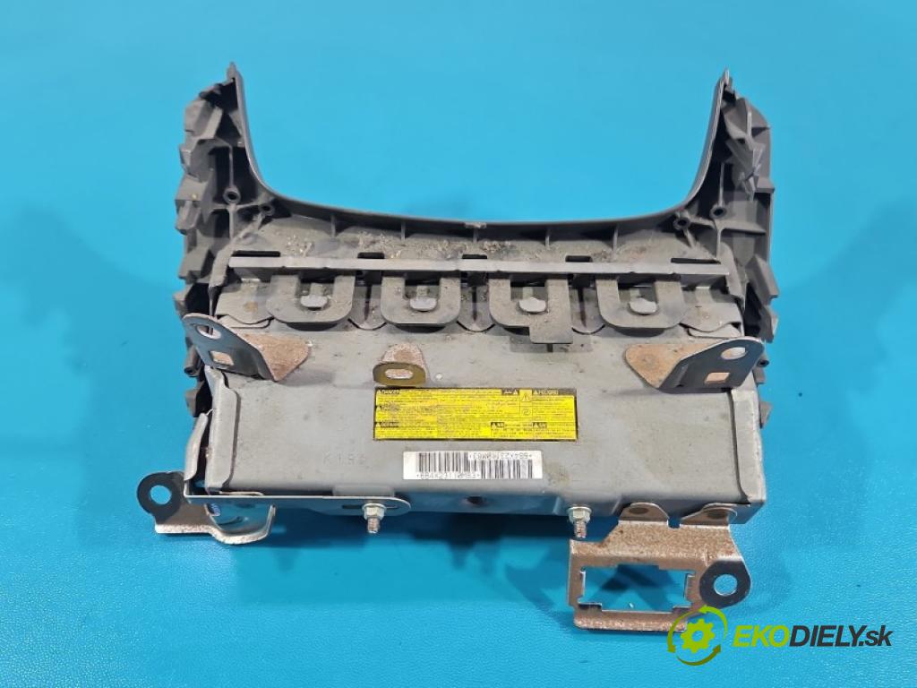 Toyota Prius III XW30 2009-2015 1.8 16V 99 HP automatic 73 kW 1798 cm3 5- airbag vzduch:
