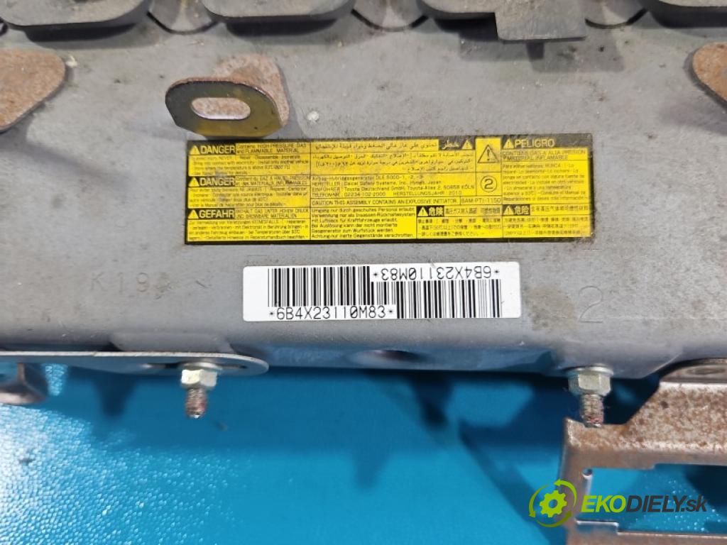 Toyota Prius III XW30 2009-2015 1.8 16V 99 HP automatic 73 kW 1798 cm3 5- airbag vzduch: