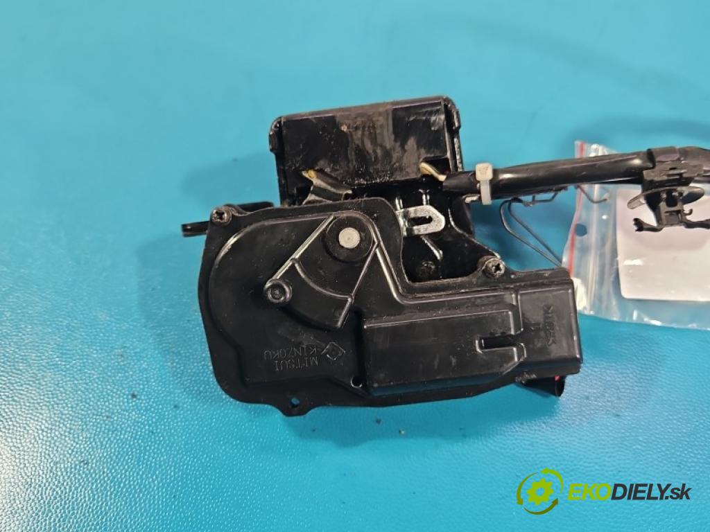 Toyota Prius III XW30 2009-2015 1.8 16V 99 HP automatic 73 kW 1798 cm3 5- zámok kufrové dvere zadné
