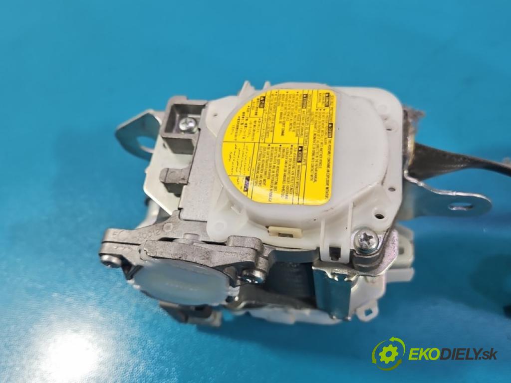 Toyota Prius III XW30 2009-2015 1.8 16V 99 hp automatic 73 kW 1798 cm3 5- stěna bezpečnost přední pravý