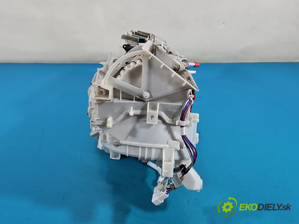 Toyota Prius III XW30 2009-2015 1.8 16V 99 HP automatic 73 kW 1798 cm3 5- radiator 87050-47150 (Radiátor kúrenia)