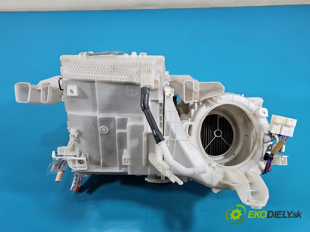 Toyota Prius III XW30 2009-2015 1.8 16V 99 HP automatic 73 kW 1798 cm3 5- radiator 87050-47150 (Radiátor kúrenia)