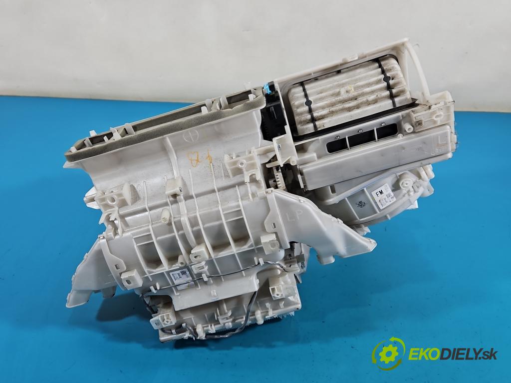 Toyota Prius III XW30 2009-2015 1.8 16V 99 HP automatic 73 kW 1798 cm3 5- radiator 87050-47150 (Radiátor kúrenia)