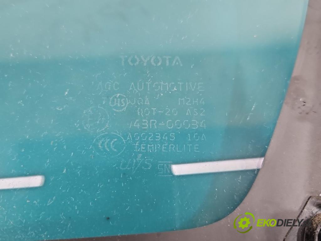 Toyota Prius III XW30 2009-2015 1.8 16V 99 hp automatic 73 kW 1798 cm3 5- sklo přední pravé