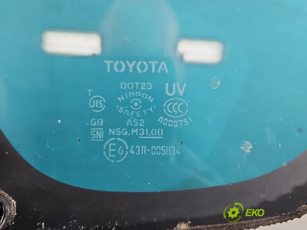 Toyota Prius III XW30 2009-2015 1.8 16V 99 hp automatic 73 kW 1798 cm3 5- sklo zadní pravé