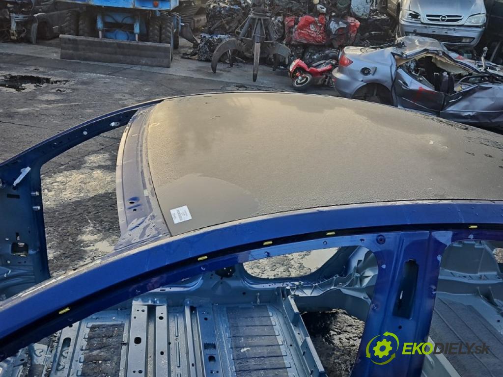 Tesla Model Y 0.0 automatic 378 kW 5- Strecha: