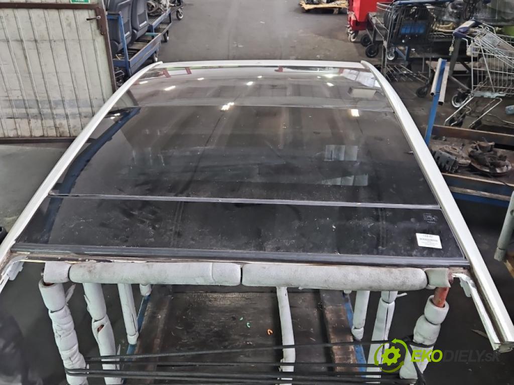 Toyota Prius III XW30 2009-2015 1.8 16V 99 hp automatic 73 kW 1798 cm3 5- Strecha: 