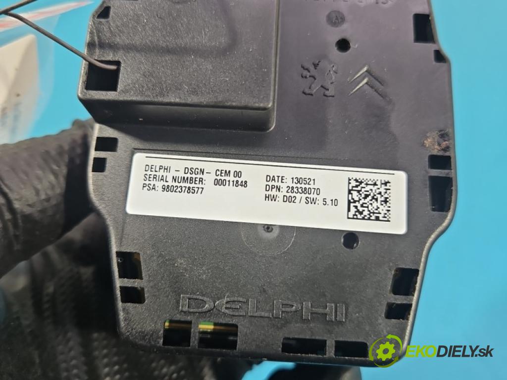 Peugeot 508 I 2010-2018 2.0 hdi 163 hp automatic 120 kW 1997 cm3 5- Přepínač rádia nebo navigace: 9802378577