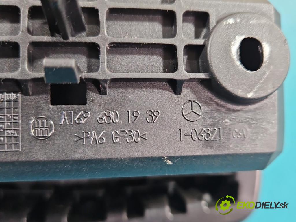 Mercedes B W245 2005-2011 2.0 8V 116 HP automatic 85 kW 2034 cm3 5- operadlo A1696801939 (Lakťová opierka)