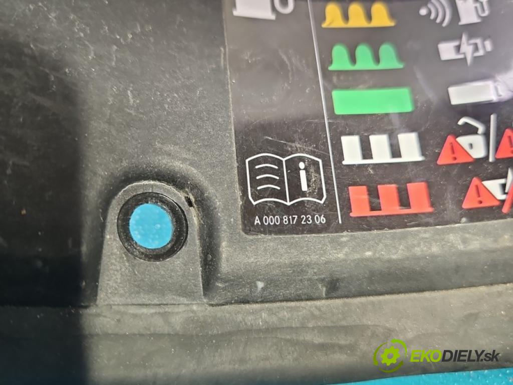 Mercedes Sprinter III 907 2018- 0.0 136hp automatic 100 kW 5- Klapka nalévání paliva A0005843815 (Klika dveří ostatní)