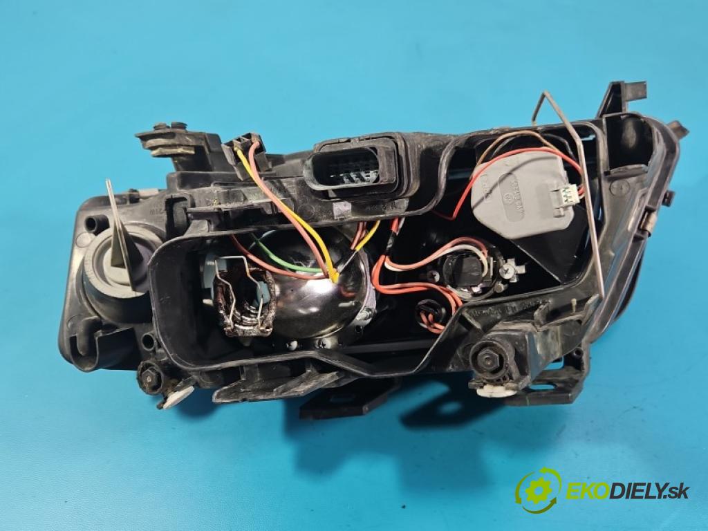 Audi A6 C5 1997-2004 1.9 tdi 131 HP manual 96 kW 1896 cm3 5- Reflektor: pravý  (Svetlo predné pravé)