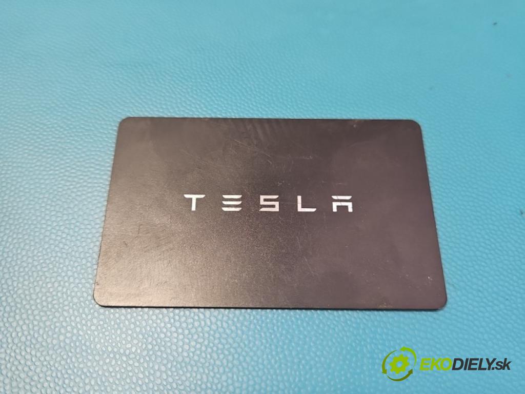 Tesla Model Y 0.0 automatic 378 kW  5- dálkové klíč: 
