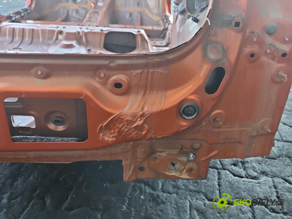 Renault Clio V 2019- 1.6 16v 91KM automatic 67 kW 1598 cm3 5- stěna zadní