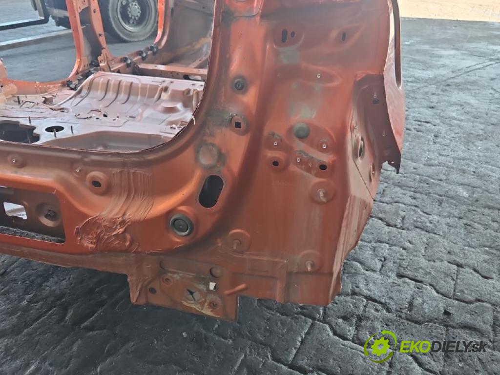 Renault Clio V 2019- 1.6 16v 91KM automatic 67 kW 1598 cm3 5- blatnik zadní pravý