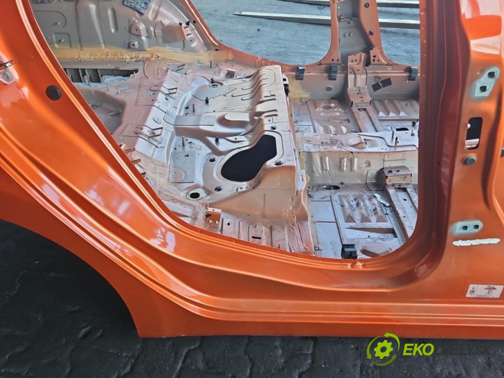Renault Clio V 2019- 1.6 16v 91KM automatic 67 kW 1598 cm3 5- práh pravý  (Karoserie ostatní)