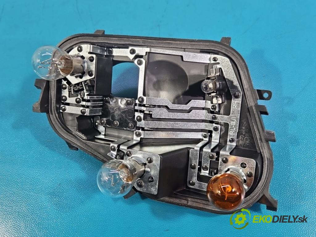 Dacia Sandero III 2020- 1.0 SCe 91KM manual 67 kW 999 cm3 5- světlo zadní pravé blatník: 265503830R