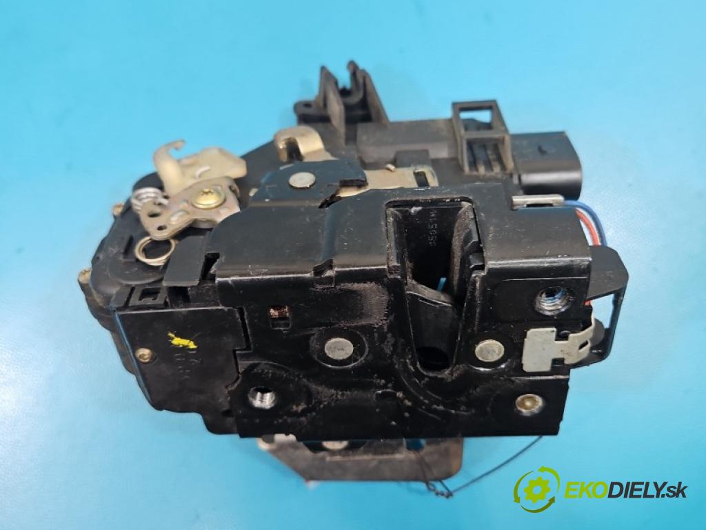 Audi A4 B6 2000-2004 2.0 20V ALT 131 HP manual 96 kW 1984 cm3 4- zámok predné ľavý 4B1837015B