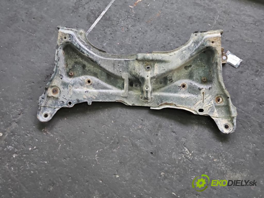 Toyota Yaris II 2005-2011 1.4 D4D 90 hp manual 66 kW 1364 cm3 5- výztuha motoru