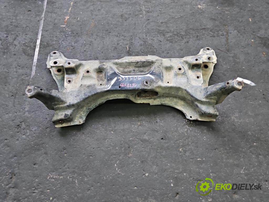 Toyota Yaris II 2005-2011 1.4 D4D 90 hp manual 66 kW 1364 cm3 5- výztuha motoru 