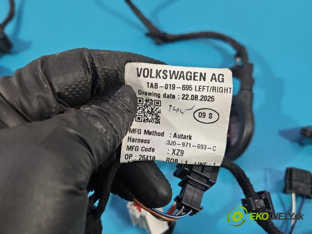 Vw Passat B9 2023- 1.5 TSI 150 hp automatic 110 kW 1498 cm3 5- Balíček: dveře zadní vlevo 3J0971693C