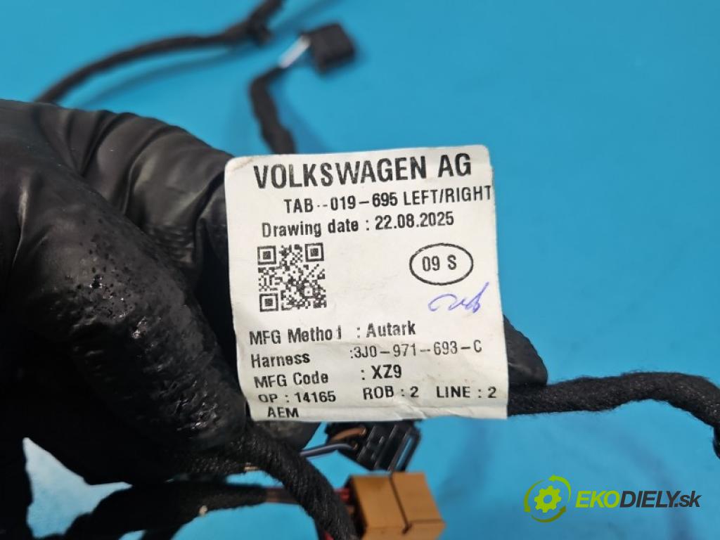 Vw Passat B9 2023- 1.5 TSI 150 hp automatic 110 kW 1498 cm3 5- Balíček: dveře zadní pravých 3J0971693C