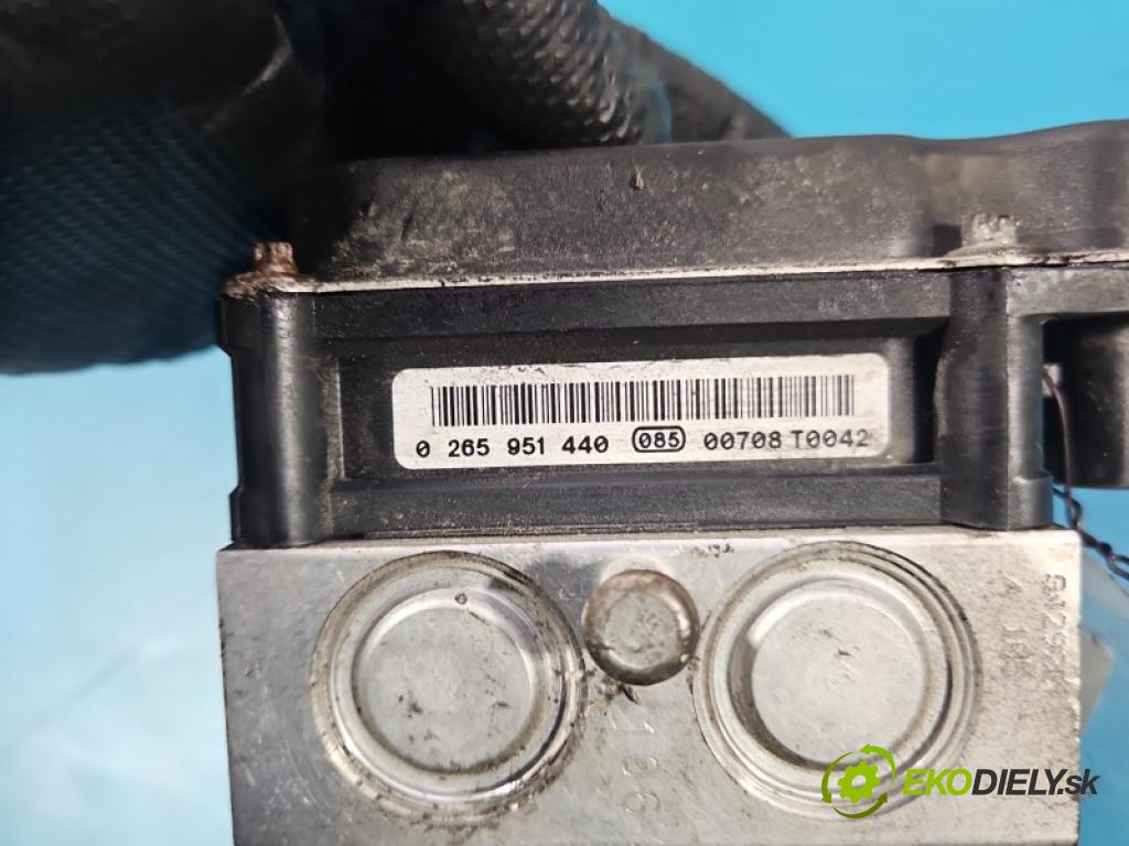 Opel Corsa D 2006-2014 1.4 16V 101 HP manual 74 kW 1389 cm3 5- čerpadlo abs 0265251190 (Pumpa ABS)