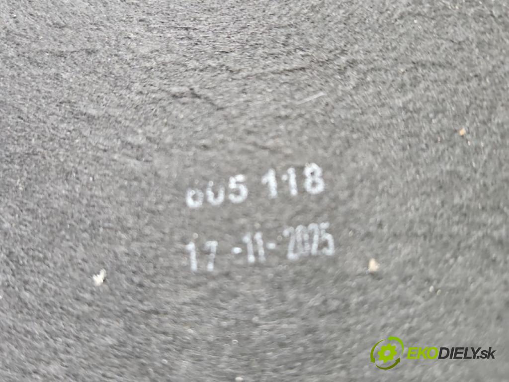 Vw Passat B9 2023- 1.5 TSI 150 HP automatic 110 kW 1498 cm3 5- Zvuková izolácia kapoty