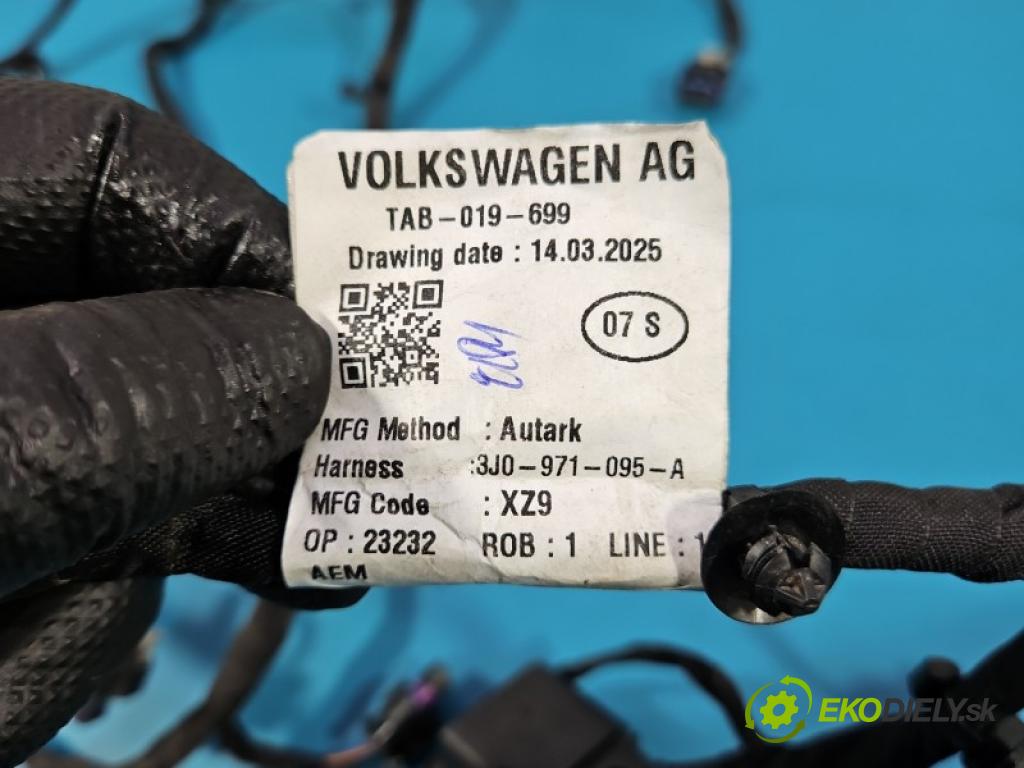 Vw Passat B9 2023- 1.5 TSI 150 HP automatic 110 kW 1498 cm3 5- Zväzok: nárazník predné 3J0971095A