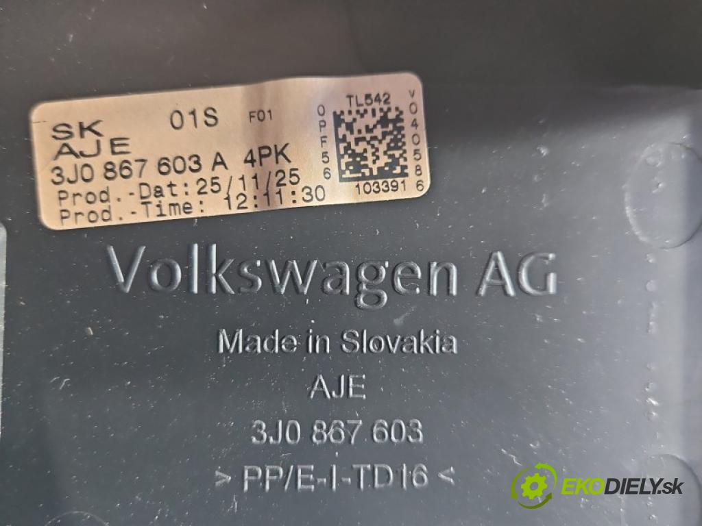 Vw Passat B9 2023- 1.5 TSI 150 HP automatic 110 kW 1498 cm3 5- Čalounictví: kufrové dvere 3J0867977
