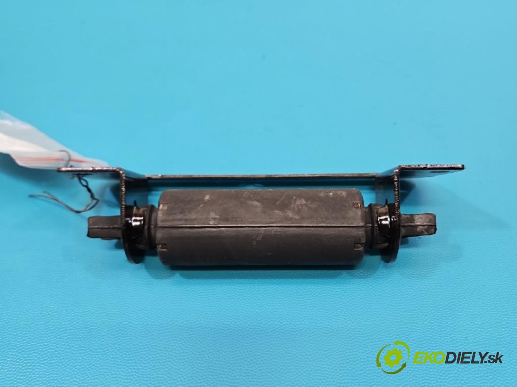 Vw Passat B9 2023- 1.5 TSI 150 hp automatic 110 kW 1498 cm3 5- Tlumič: 3J0827033