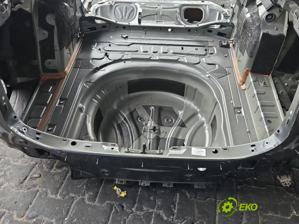 Vw Passat B9 2023- 1.5 TSI 150 hp automatic 110 kW 1498 cm3 5- stěna zadní 
