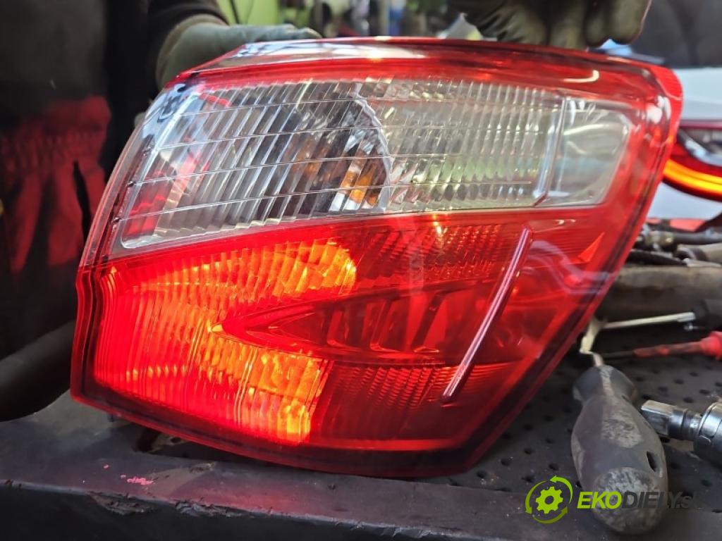 Nissan Qashqai I J10 2006-2013 2.0 16v 141 hp manual 104 kW 1997 cm3 5- světlo zadní pravé blatník: 