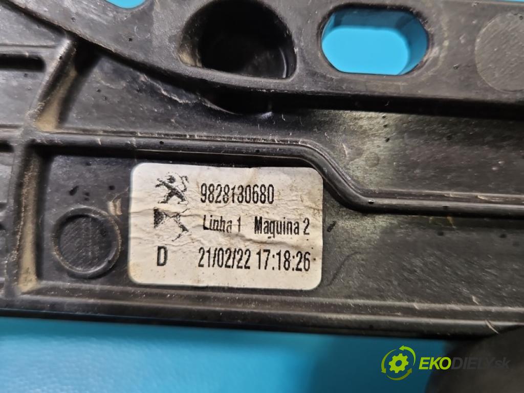 Opel Mokka B 2020- 1.5 cdti 110 HP manual 81 kW 1499 cm3 5- mechanizmus okna predné pravý 9828130680