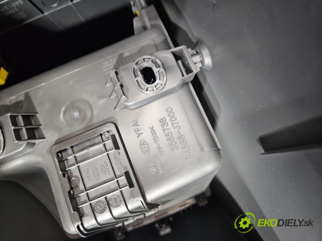 Kia Ceed III 2018- 1.6 CRDI 136hp manual 100 kW 1598 cm3 5- loketní opěrka J7R087863 (Loketní opěrka)