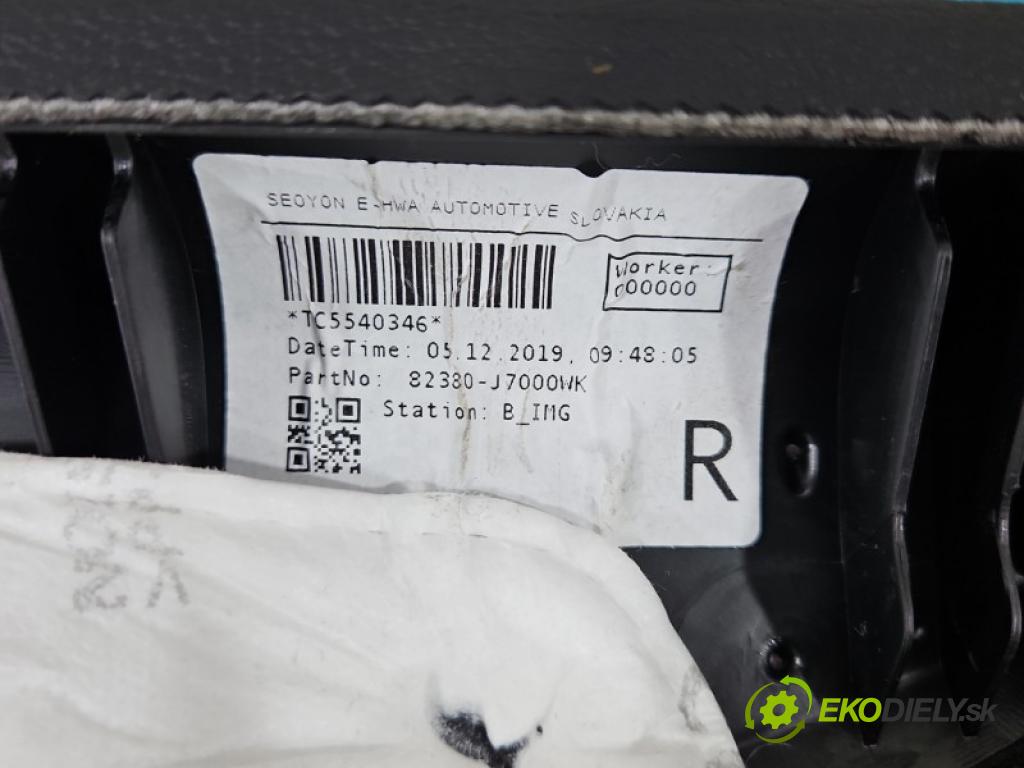 Kia Ceed III 2018- 1.6 CRDI 136 HP manual 100 kW 1598 cm3 5- Čalounictví: dvere predné pravé 82342-J7000